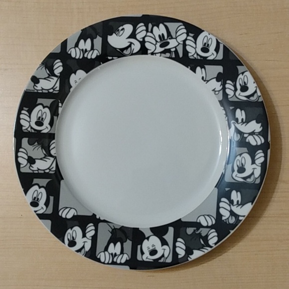 Set of 4 Mickey Mouse Goofy Grid Black White Ceramic Dinner Plate. - Picture 1 of 8